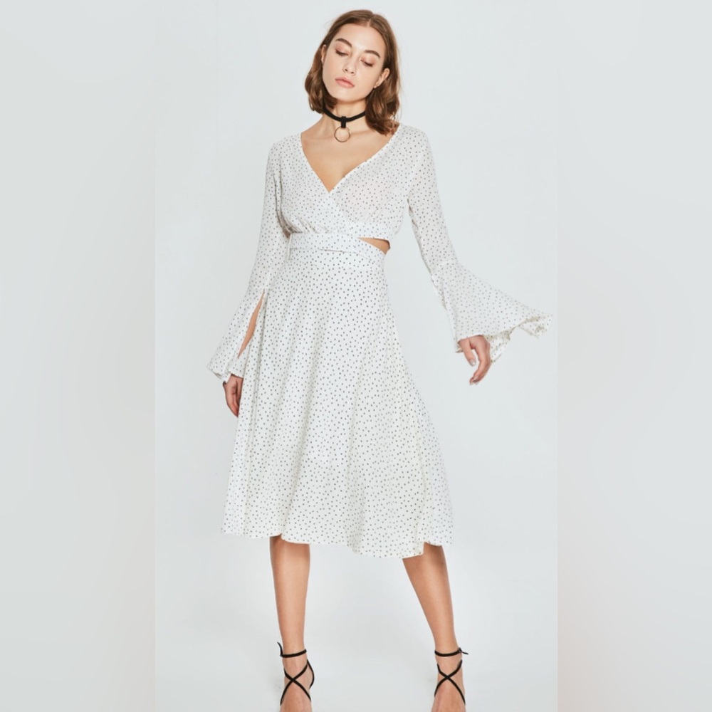 🍒NWT MODA WHITE AND BLACK POLKA DOT WRAP DRESS SIZE MEDIUM🍒